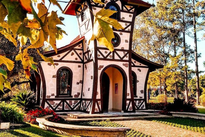 Regular Transport - LAWN | CINNAMON - The 2 to 3 hour ride to Gramado