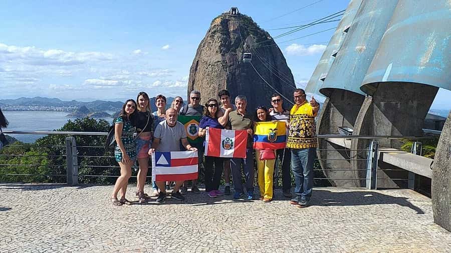 Rio: 5-hour Christ the Redeemer and Sugarloaf Express Tour - What the guides add to a crowded morning