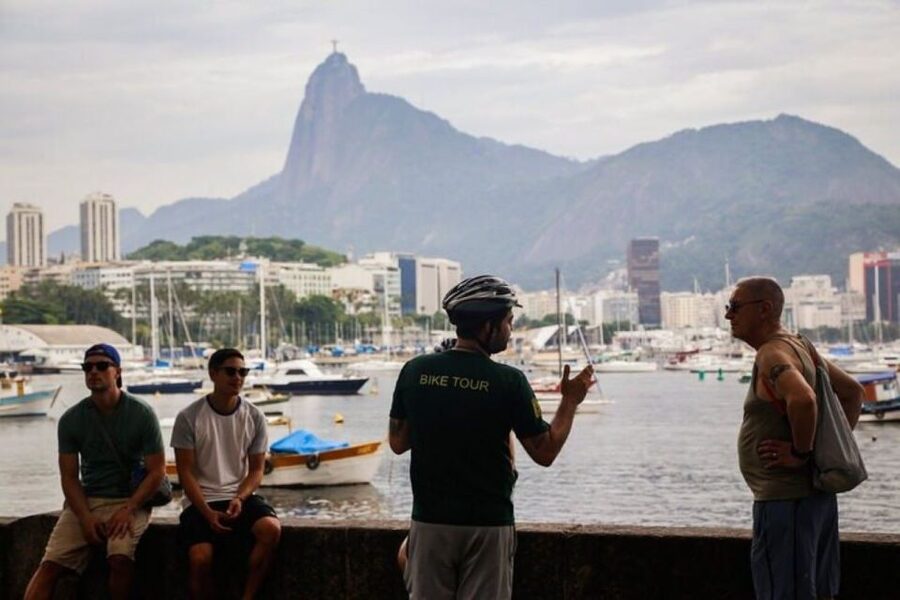 Rio Bike Tour – Discover the Beaches and Lagoon - Circling Rodrigo de Freitas Lagoon