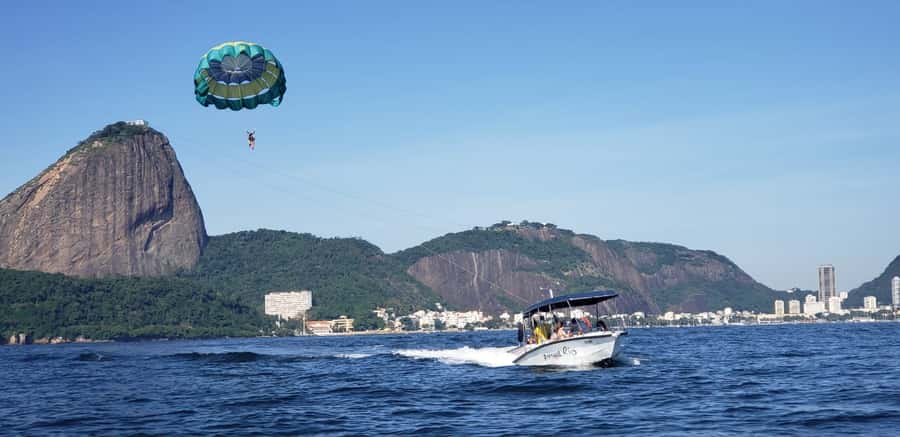 Rio de Janeiro: 2-Hour Boat Trip with Parasailing - A two-hour flight over Rio’s famous waterfront