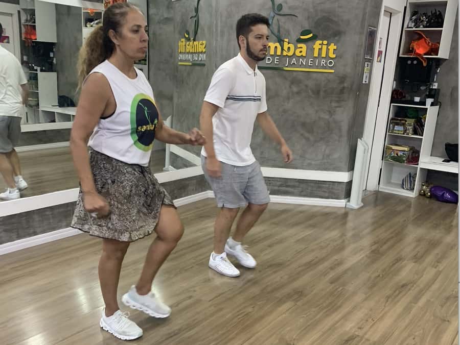 Rio de Janeiro: Beginner Samba Lesson in Ipanema - Learning with Carla, Ranaa, or Gaby