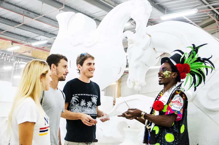 Rio de Janeiro: Carnaval Backstage Tour and Samba Class - Who will enjoy this most?
