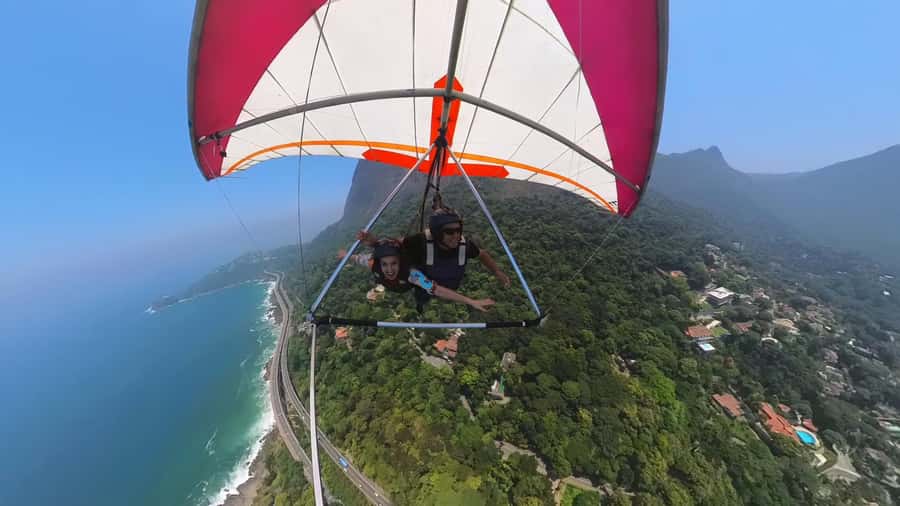 Rio de Janeiro: Hang Gliding or Paragliding Experience - Training, equipment, and the first few steps