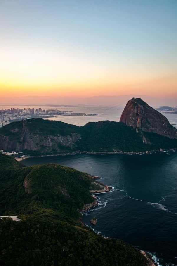 Rio de Janeiro: Helicopter Tour with an unforgettable view - Copacabana and the open sweep of the coast