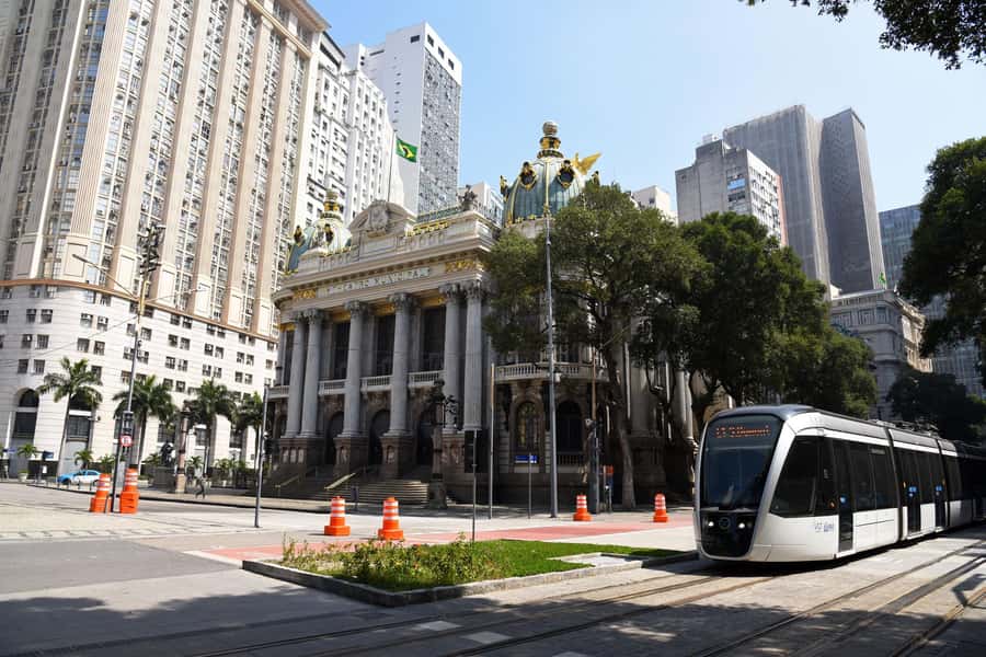 Rio de Janeiro: Lapa and Santa Teresa with Tram Ride - Passeio Público and the route into Cinelândia