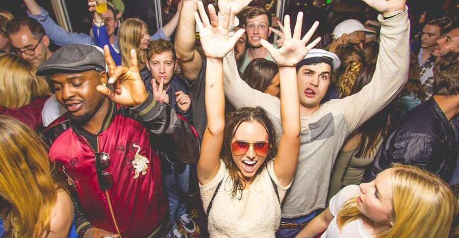 Rio de Janeiro: Late Night Boat Party with DJ and Dancing - DJs covering house, funk, hip-hop, and Latin rhythms