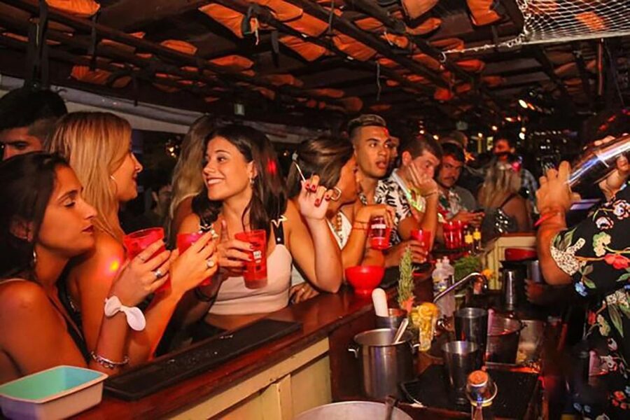 Rio de Janeiro: Late Night Boat Party with DJ and Dancing - What the $44 price really covers
