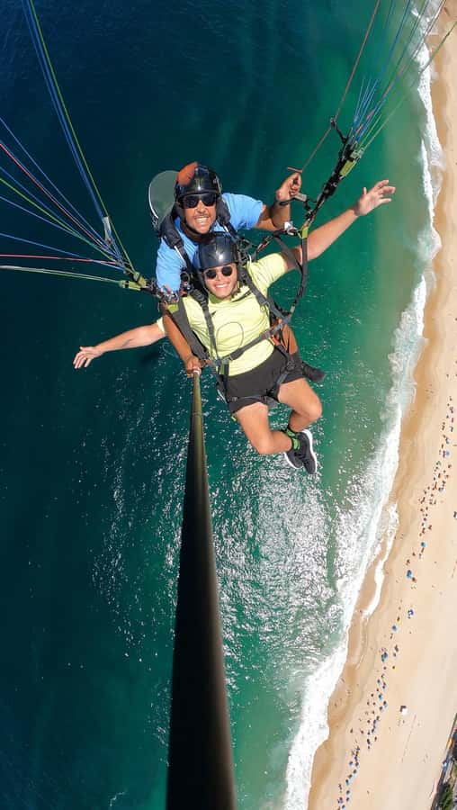 Rio de Janeiro : Paragliding Tandem Flights over Rio - The safety checks before takeoff
