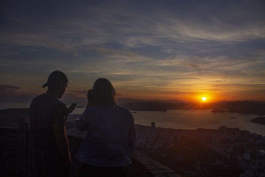 Rio de Janeiro: Private Sunrise Tour at Mirante Dona Marta - Who should book this sunrise outing