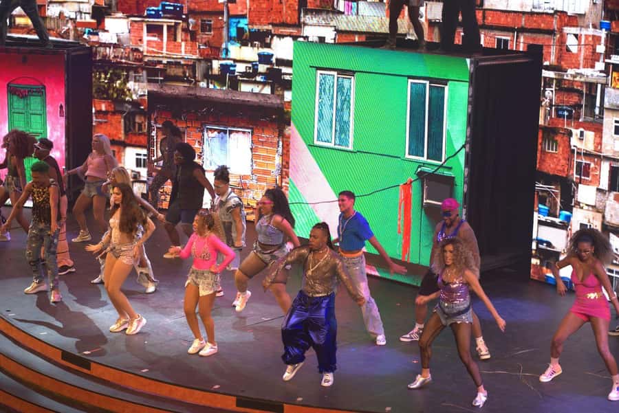 Rio de Janeiro: Roxy Dinner Show with Hotel Pickup - The dinner with Bossa Nova in the background