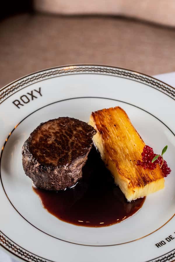 Rio de Janeiro: Roxy Dinner Show with Hotel Pickup - Arriving at a former Copacabana cinema