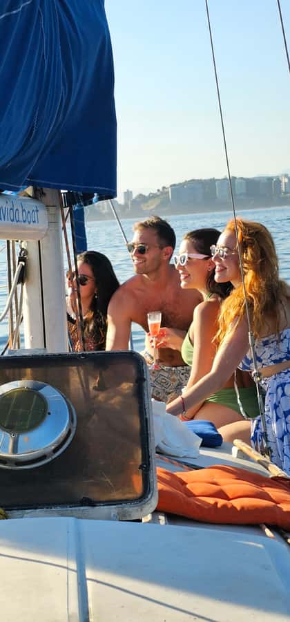 Rio de Janeiro: Sailing Sunset Tour with Snacks and Drinks - Setting off from Urca and crossing the bay