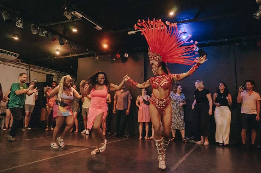 Rio de Janeiro: Samba Class in Copacabana - Learning samba in a Copacabana studio