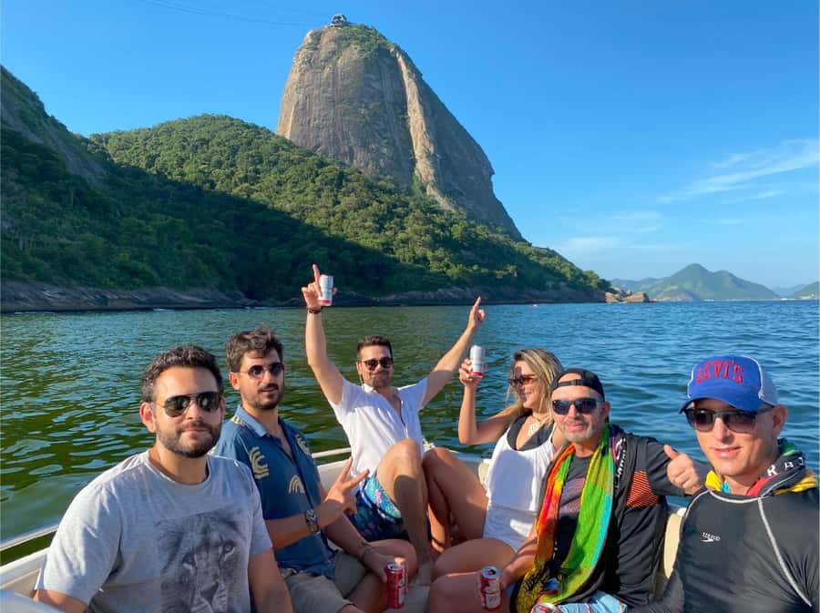 Rio de Janeiro: SpeedBoat Tour - Beach Tour with Beer - Leaving Urca with Sugarloaf overhead
