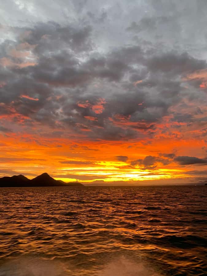 Rio de Janeiro: SpeedBoat Tour - Sunset with Beer - Praia Vermelha and the Urca shoreline