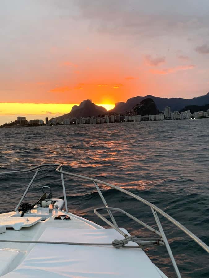 Rio de Janeiro: SpeedBoat Tour - Sunset with Beer - Arpoador and the first feel of open water