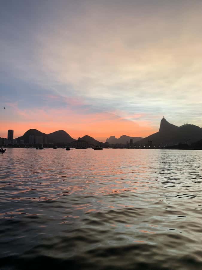 Rio de Janeiro: SpeedBoat Tour - Sunset with Beer - Niterói’s Contemporary Art Museum across the bay