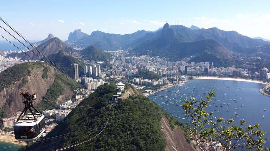 Rio de Janeiro: Sugarloaf Mountain Hike and Climb - The 20-meter wall and your first real climb