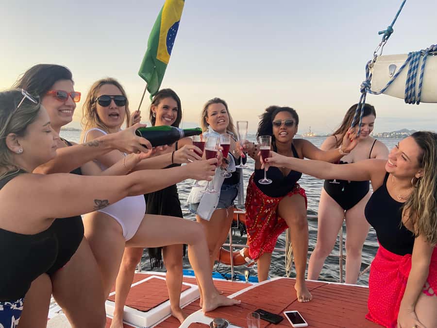 Rio de Janeiro: Sunset Sailboat Tour with Open Bar - Who will enjoy this tour most