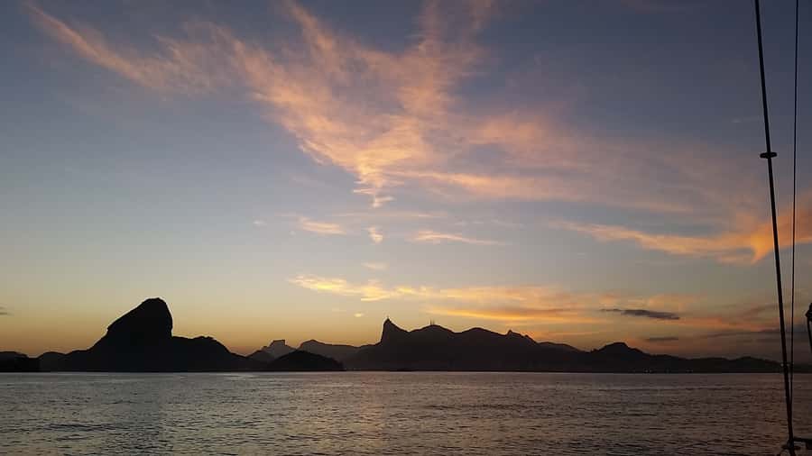 Rio de Janeiro: Wake Up and Sail - Drinks, food, music, and the feel aboard