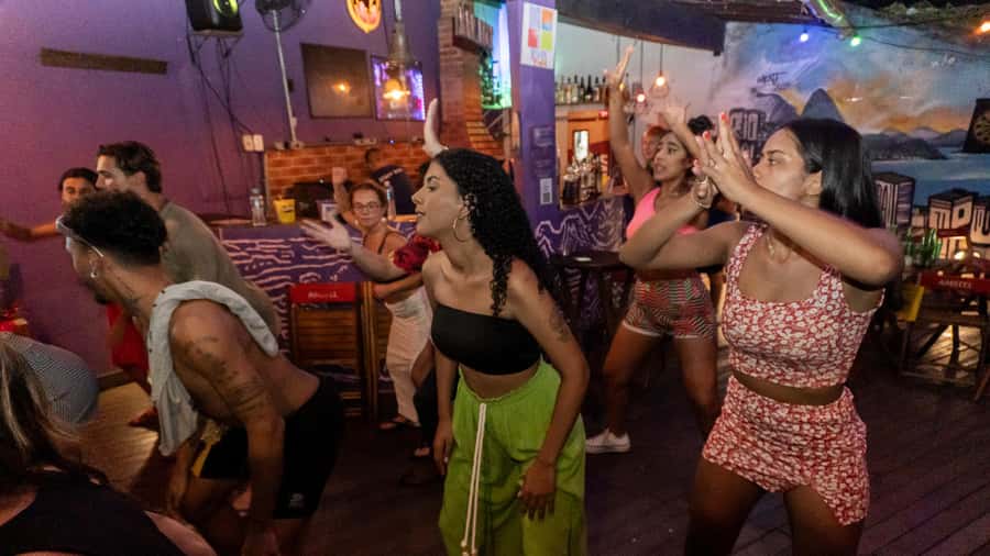 Rio Experience: Caipirinha Workshop (2 Caipis) + Funk Class - From Copacabana to Lapa after the class