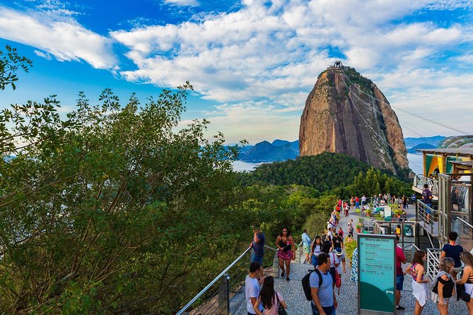 Rio Express: Christ the Redeemer and Sugarloaf Mountain - How the guide and group setup affect the day