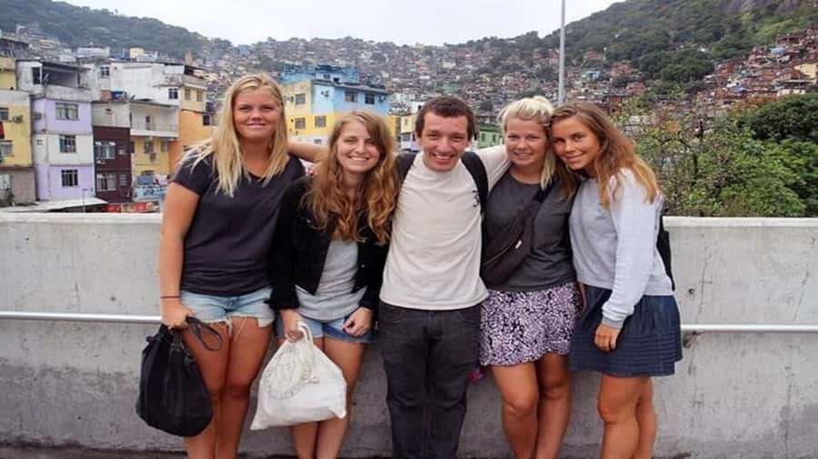 Rio: Favela Walking Tour of Rocinha with a Resident Guide - Languages, guide quality, and group size