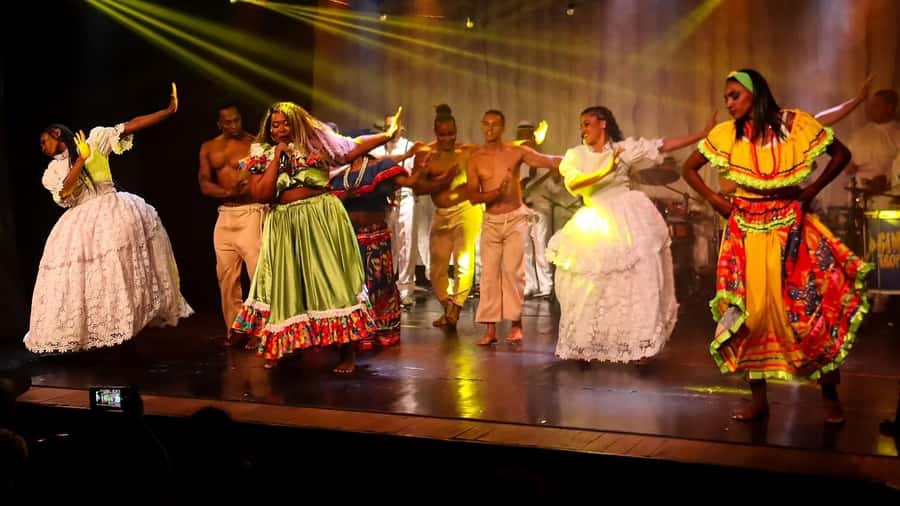 Rio: Ginga Tropical Folkloric Show & Optional Dinner - What the Show May Feel Like in Practice