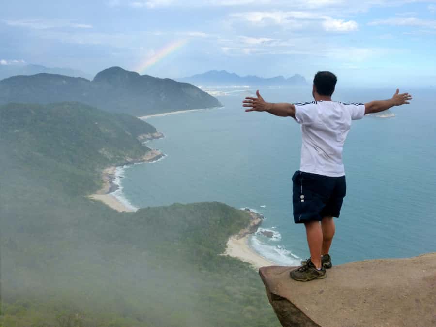 Rio: Pedra do Telégrafo Hiking & Relax in a Wild Beach - Pedra do Telégrafo and the famous cliff illusion