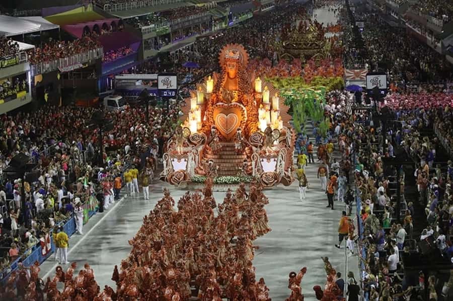 Rio: Premium Carnival Seating with Food, Drinks, & Transfers - Arriving at the Sambadrome around 9:30 p.m.