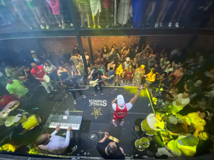 Rio: Pub Crawl in Lapa with Cachaça Tasting and Live Samba - The final club: Brazilian funk, pop, and reggaeton