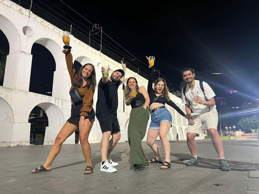 Rio: Pub Crawl in Lapa with Cachaça Tasting and Live Samba - How the group size affects the night