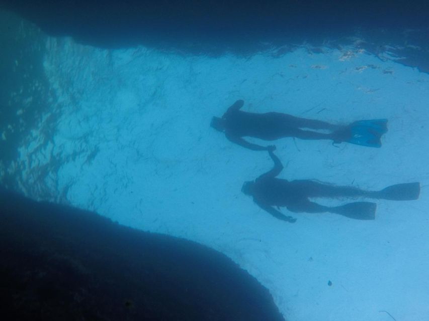 Rio: Snorkel & Swim with Turtles Tour at Tijuca Islands - A second island stop for photos and a short walk