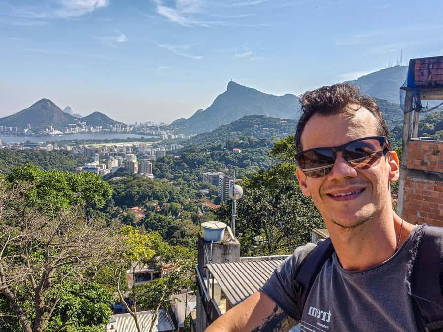 Rocinha Jeep Tour: A Journey into the Soul of the Favela! - Forty minutes at Novo Visual Restaurante