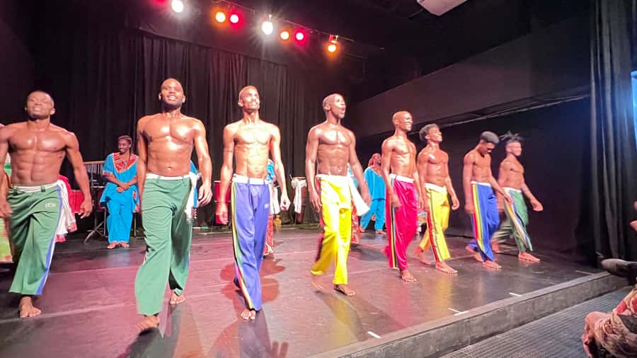 Salvador by Night: Cultural Dinner and Show - Who should book this Salvador night?