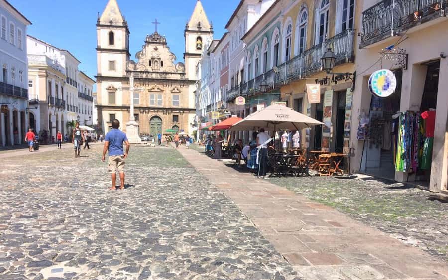 Salvador Historic Walking Tour - Pelourinho - Entering Pelourinho’s 17th and 18th-century streets