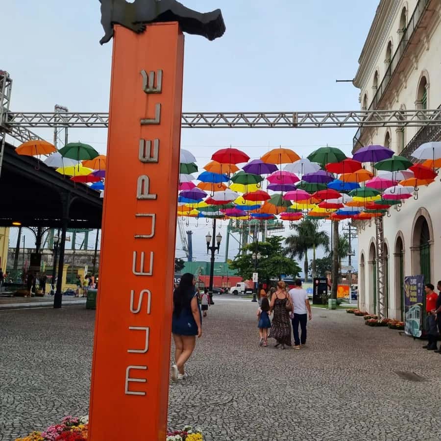 Santos & Guaruja: 8 hour Beach Tour Starting in Sao Paulo - The five-kilometer garden along Santos Beach