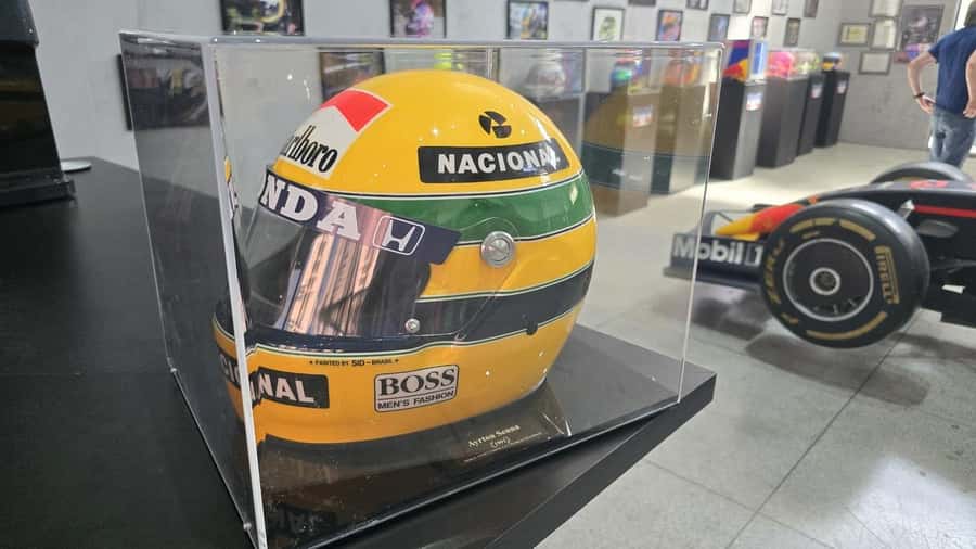 São Paulo: Ayrton Senna Highlights Tour - A quiet stop at Senna’s grave