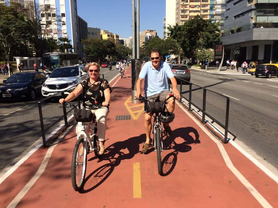São Paulo: Downtown Historical Bike Tour - The Copan Building and Municipal Theater