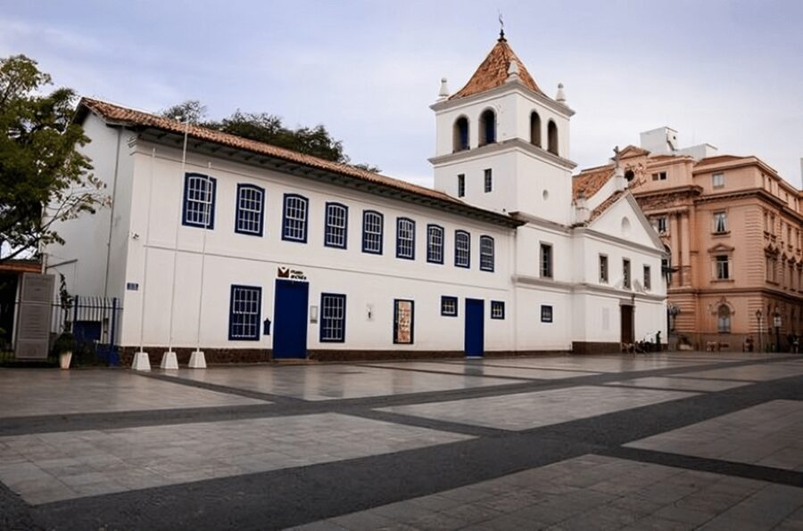 São Paulo : Highlights Walking Tour With A Guide - Bank of Brazil Cultural Center