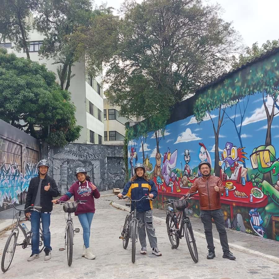 São Paulo: Street Art Bike Tour - Paulista Avenue and Casa das Rosas: São Paulo’s formal side