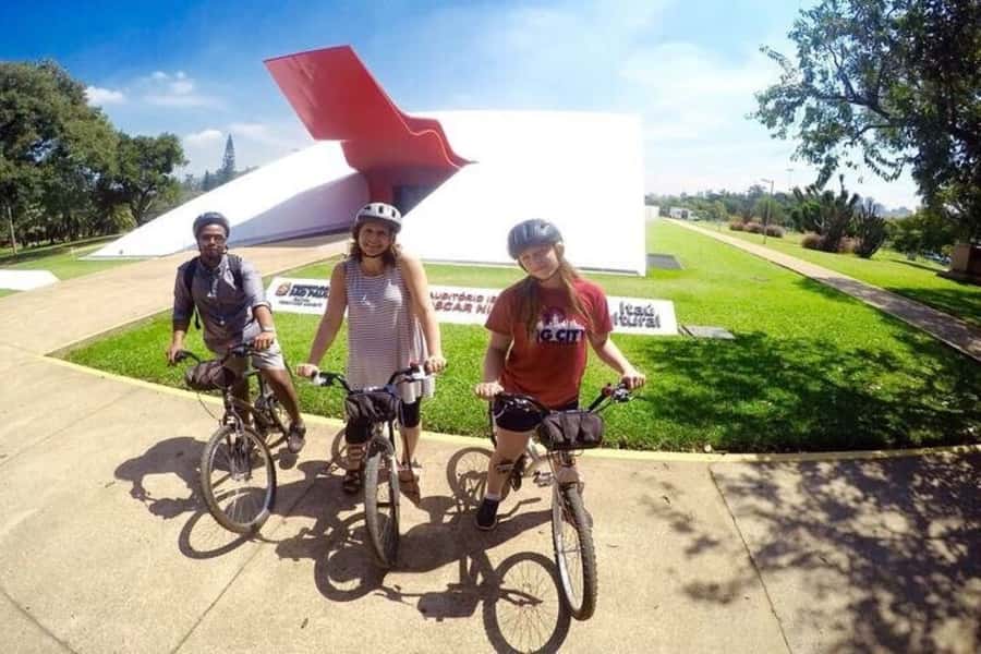 Sao Paulo: The Coolest Urban Scenes Bike Tour - Vila Madalena and the Color of Batman Alley