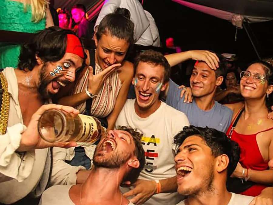 Unforgettable Boat Party - A Rio nightclub with Sugarloaf Mountain outside