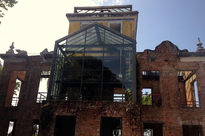 Walking tour of the bohemian neighborhoods of Santa Teresa and Lapa - Parque das Ruínas offers the best city views